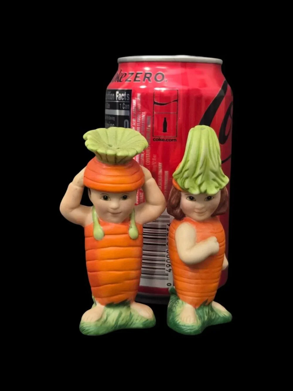 Carrot Salt & Pepper Shaker Set Kids Couple Kitsch Franklin Mint Vintage 1991